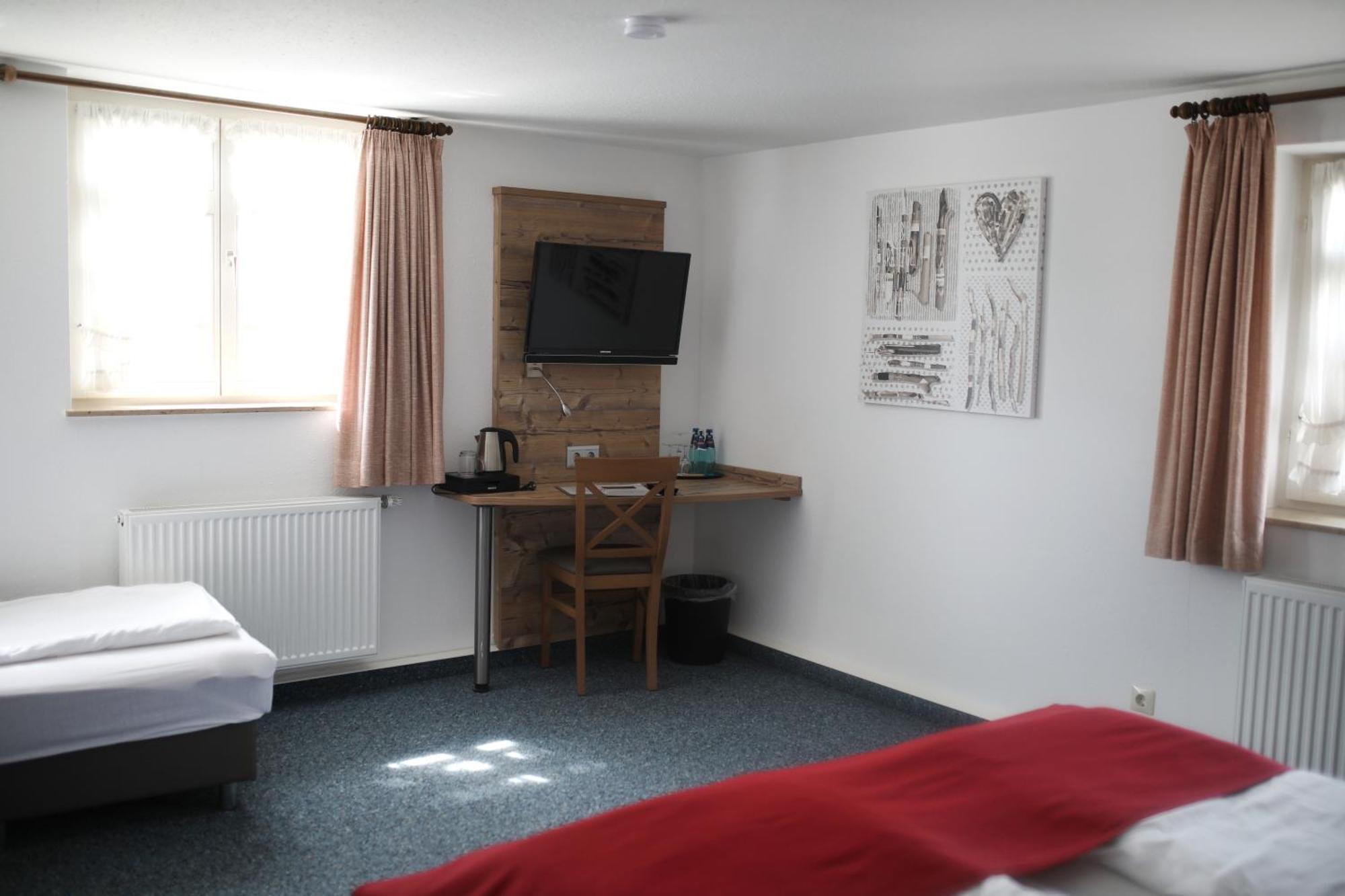 Stetten am Kalten Markt Gasthaus Hotel Zum Kreuz מראה חיצוני תמונה