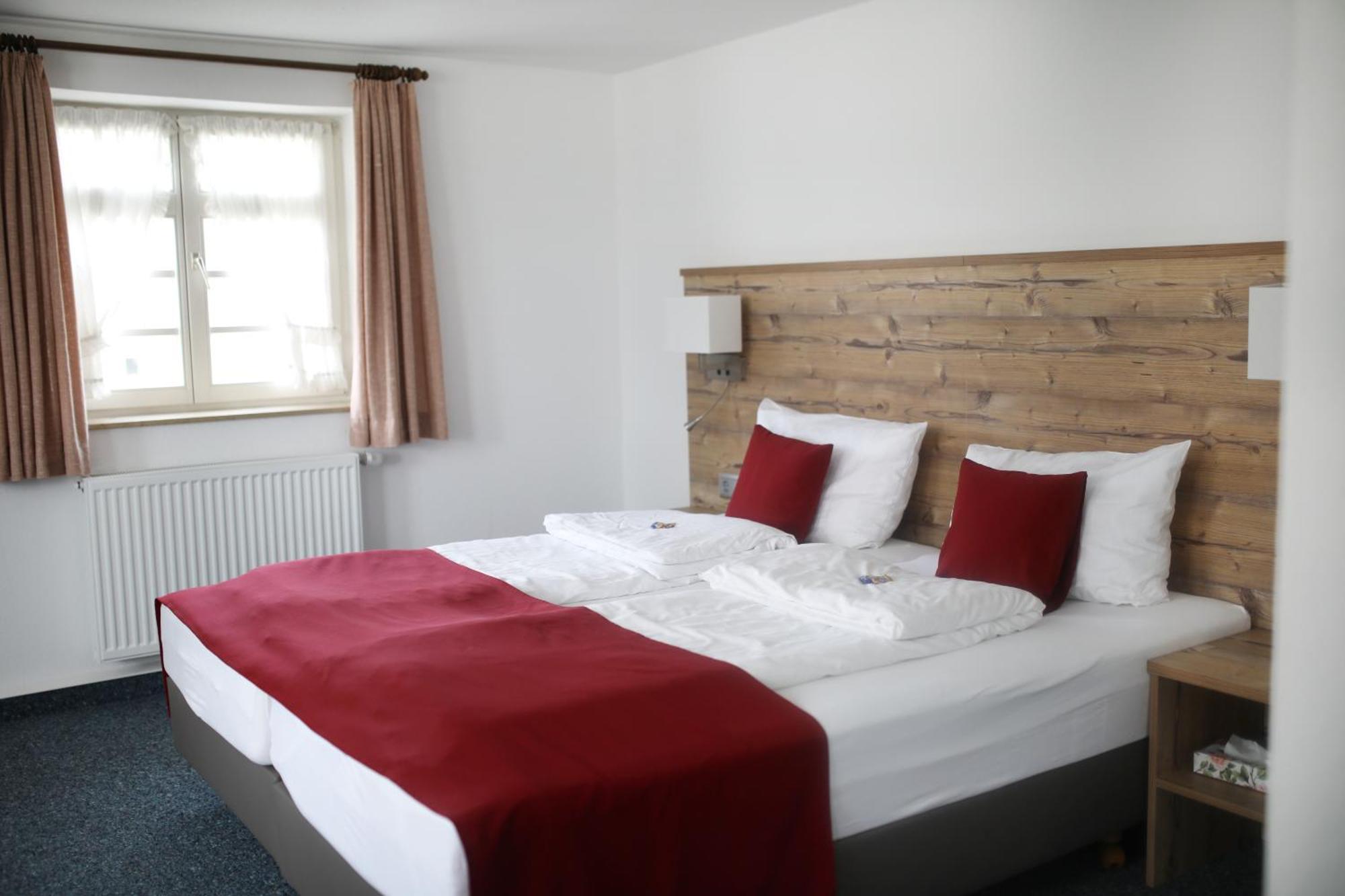 Stetten am Kalten Markt Gasthaus Hotel Zum Kreuz מראה חיצוני תמונה