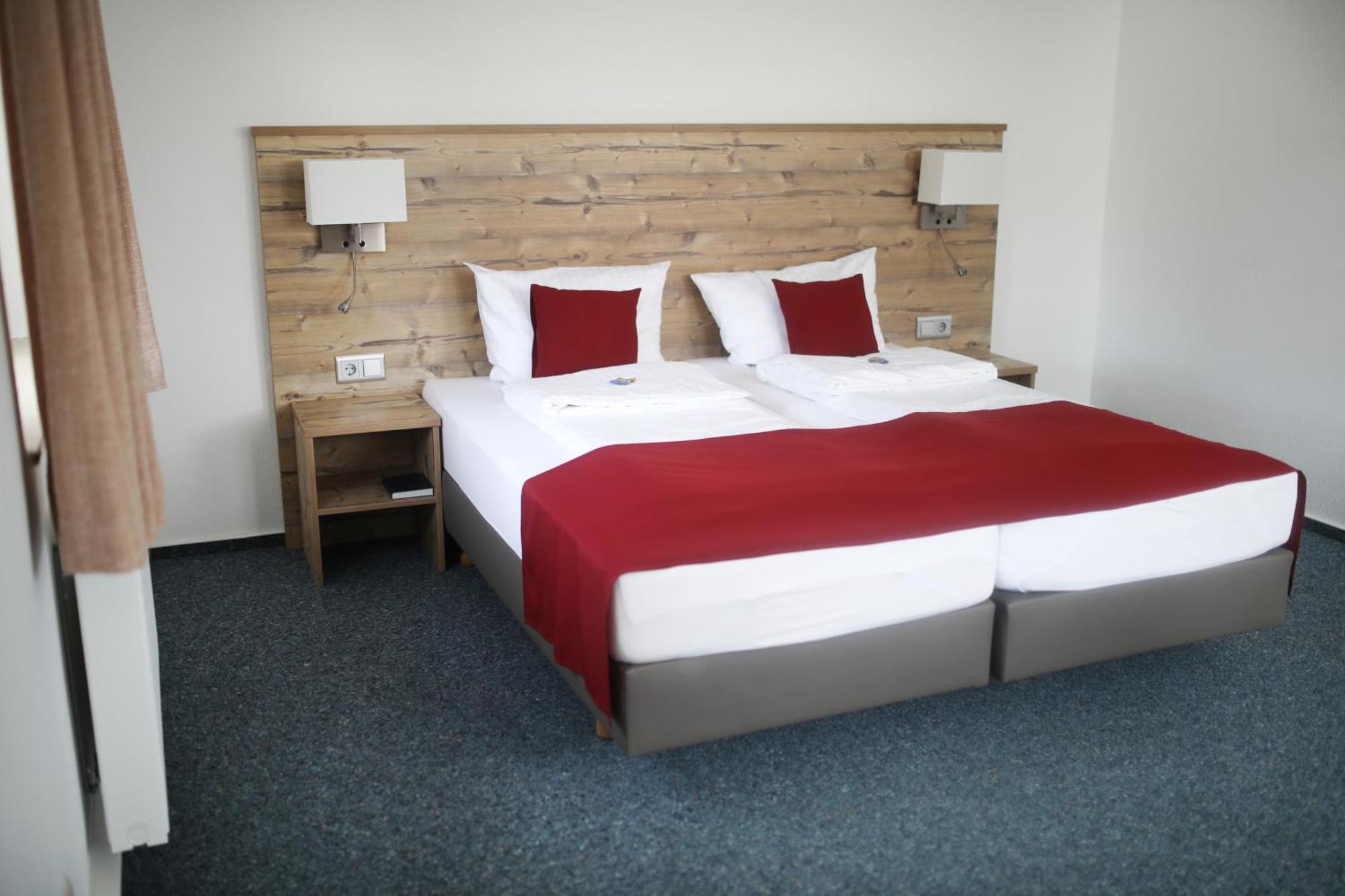 Stetten am Kalten Markt Gasthaus Hotel Zum Kreuz מראה חיצוני תמונה