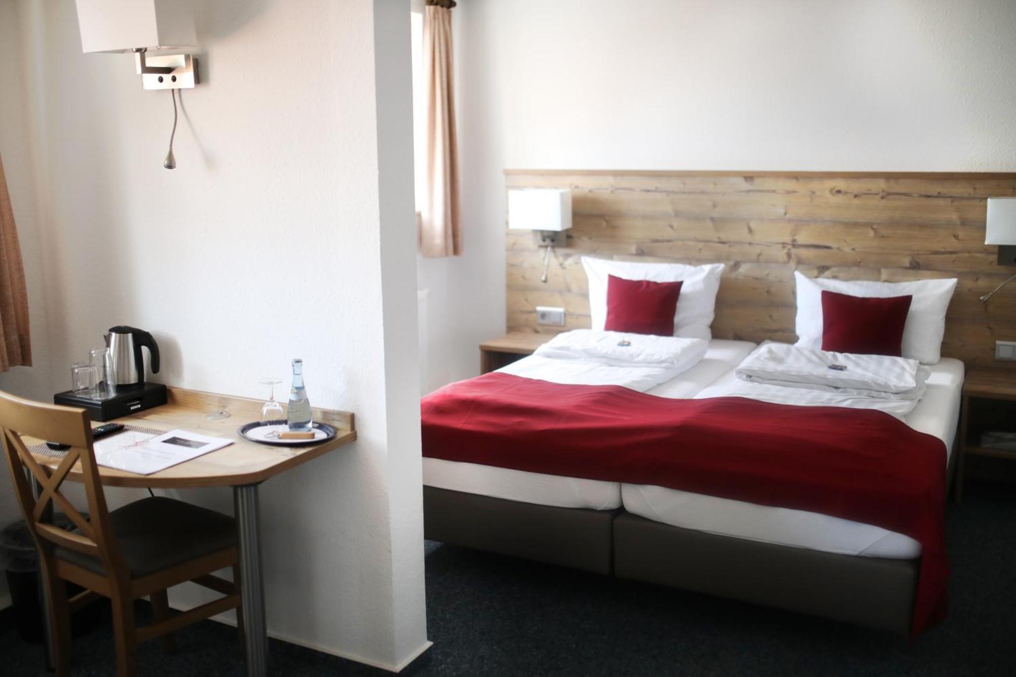 Stetten am Kalten Markt Gasthaus Hotel Zum Kreuz מראה חיצוני תמונה