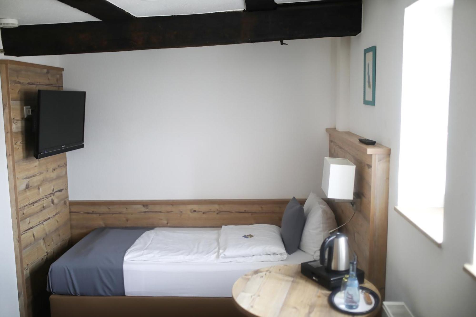 Stetten am Kalten Markt Gasthaus Hotel Zum Kreuz מראה חיצוני תמונה
