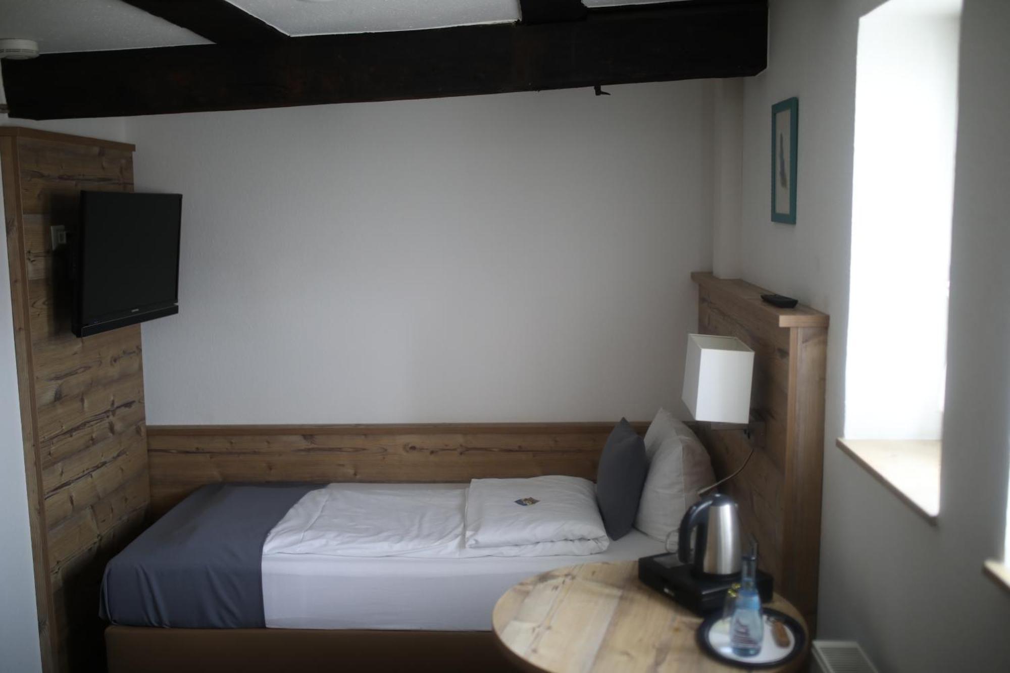 Stetten am Kalten Markt Gasthaus Hotel Zum Kreuz מראה חיצוני תמונה