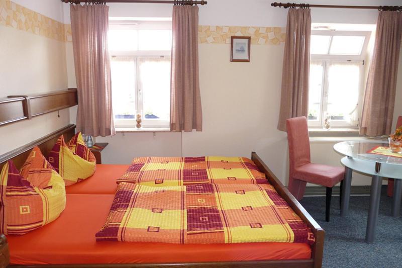 Stetten am Kalten Markt Gasthaus Hotel Zum Kreuz חדר תמונה